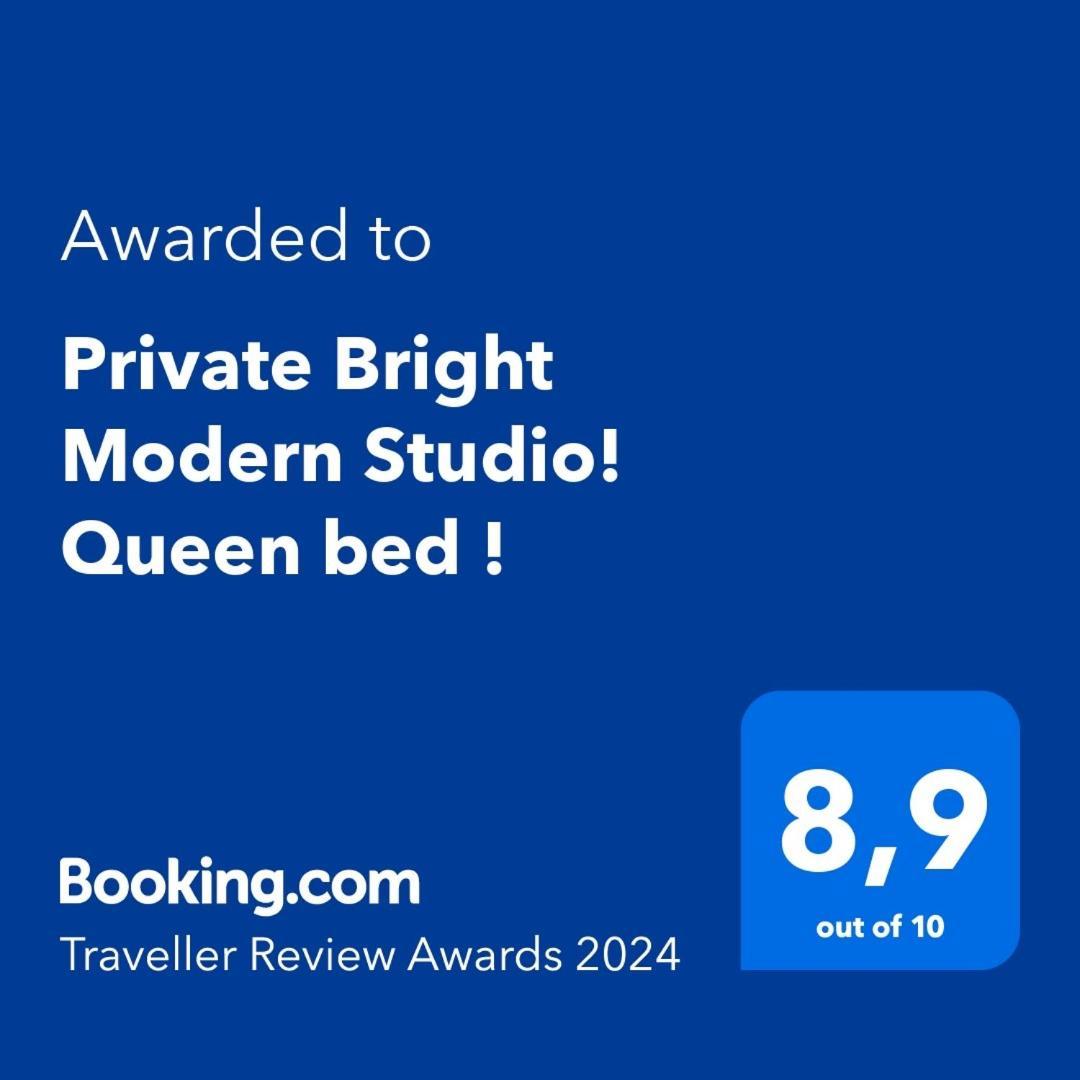 Private Bright Modern Studio! Queen Bed ! 빅토리아 외부 사진