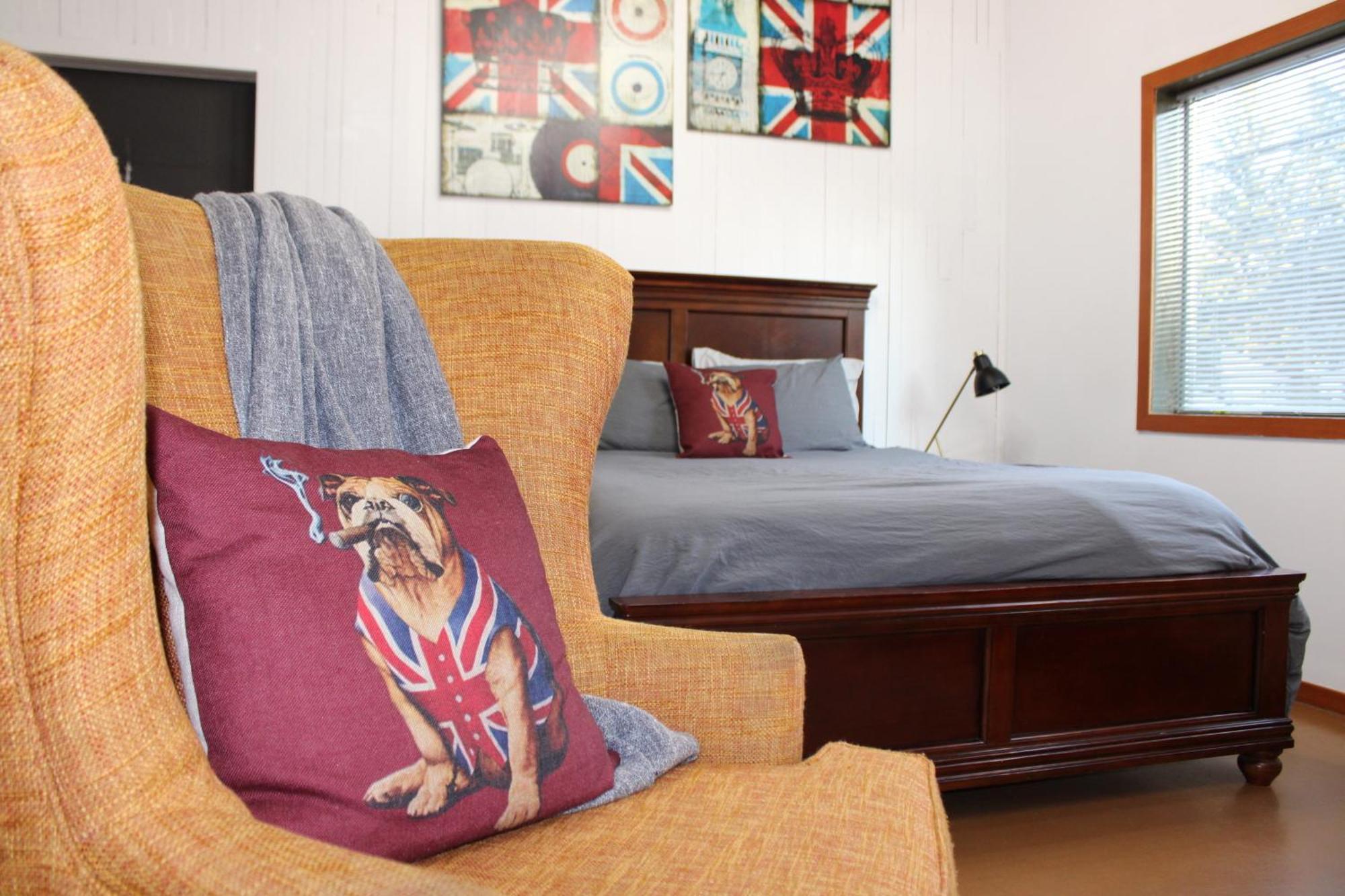 Private Bright Modern Studio! Queen Bed ! 빅토리아 외부 사진