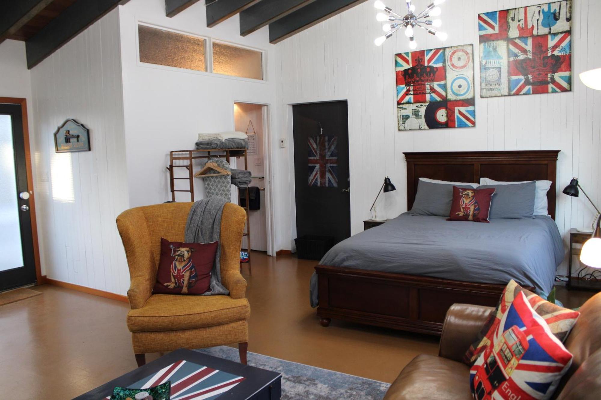 Private Bright Modern Studio! Queen Bed ! 빅토리아 외부 사진