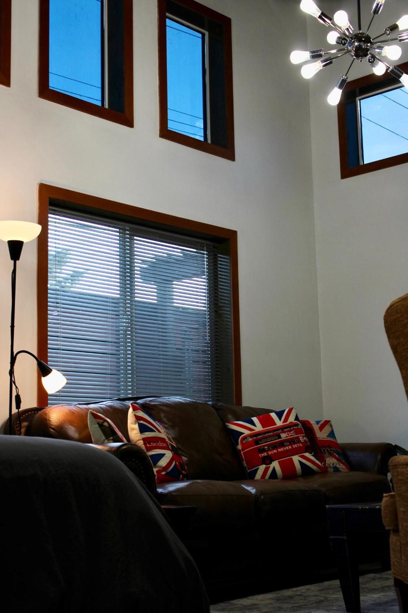 Private Bright Modern Studio! Queen Bed ! 빅토리아 외부 사진