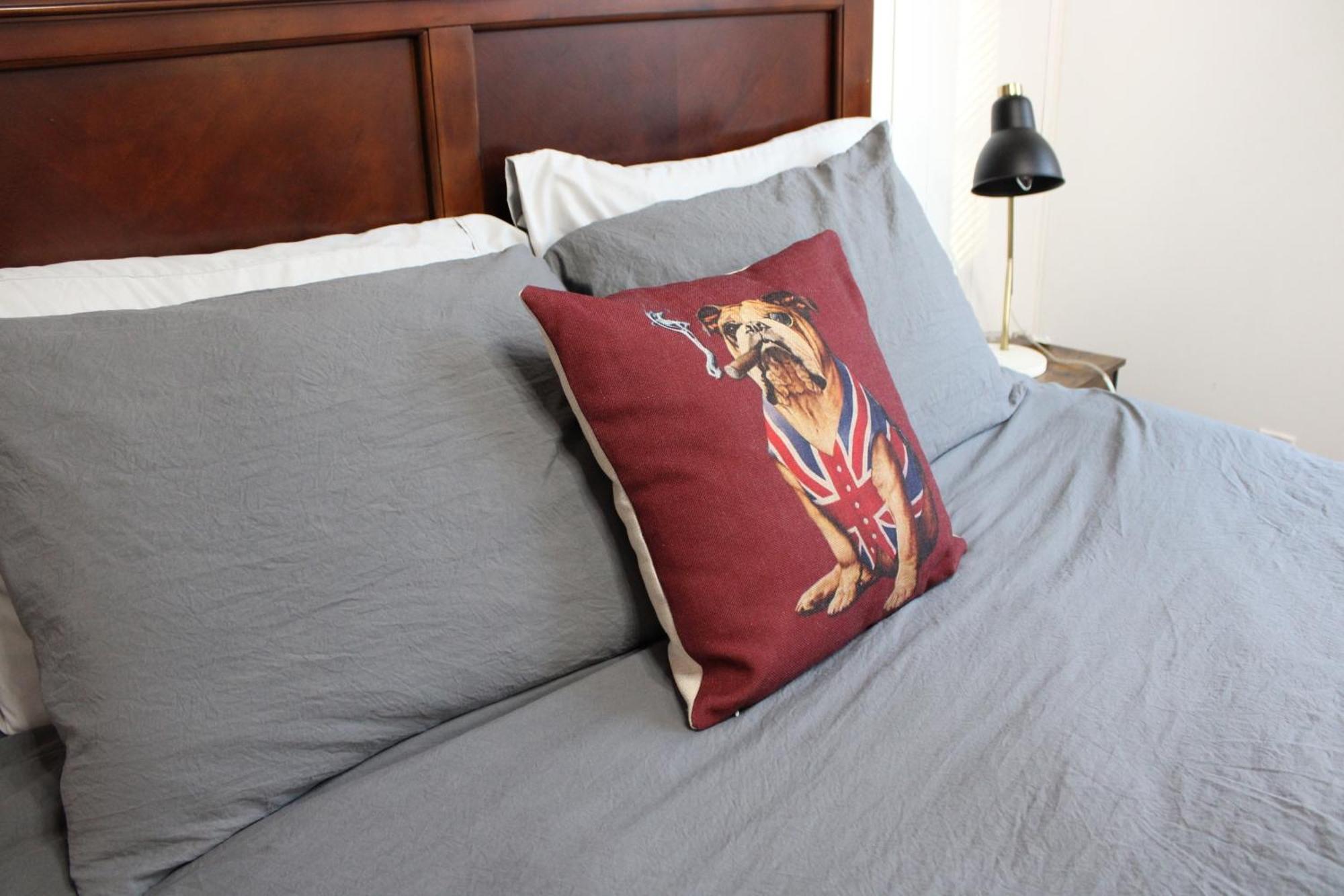 Private Bright Modern Studio! Queen Bed ! 빅토리아 외부 사진